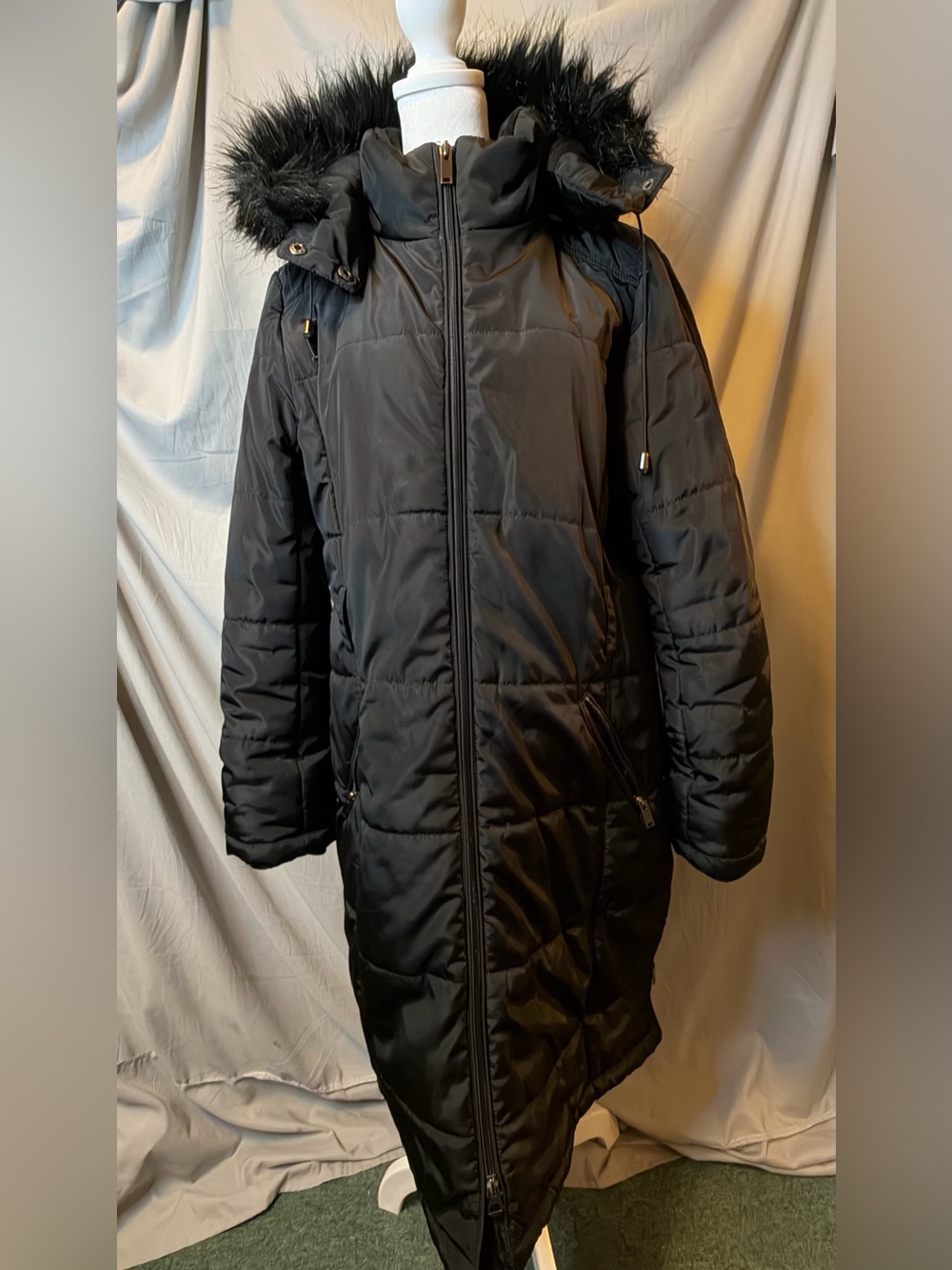 Mo-Ka Black Long Puffer Coat w/2-way zip, Removable Faux-Fur Hood, NO BELT, sz M